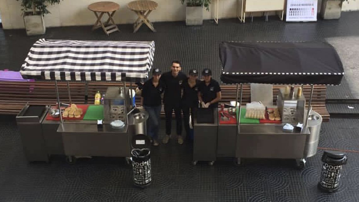 carrito de comida y hamburguesas y limitos para fiesta, aniversario cumpleaños, matrimonios y eventos
