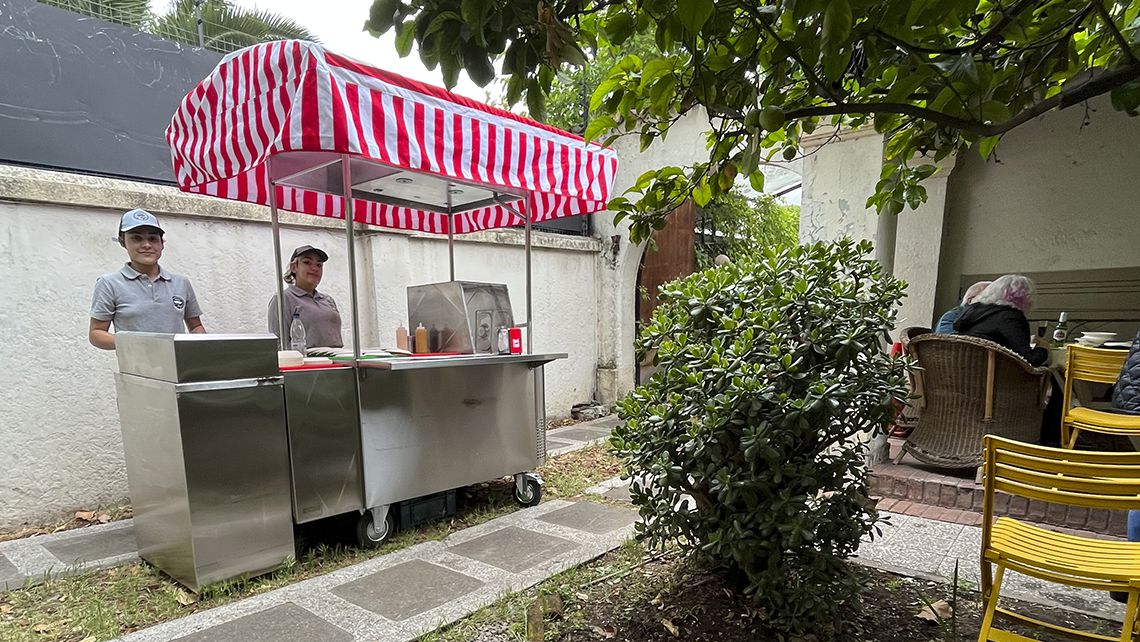 carrito de comida y hamburguesas y limitos para fiesta, aniversario cumpleaños, matrimonios y eventos