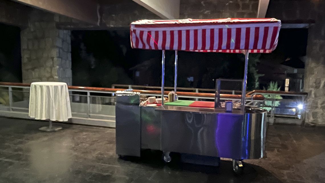 carrito de comida y hamburguesas y limitos para fiesta, aniversario cumpleaños, matrimonios y eventos